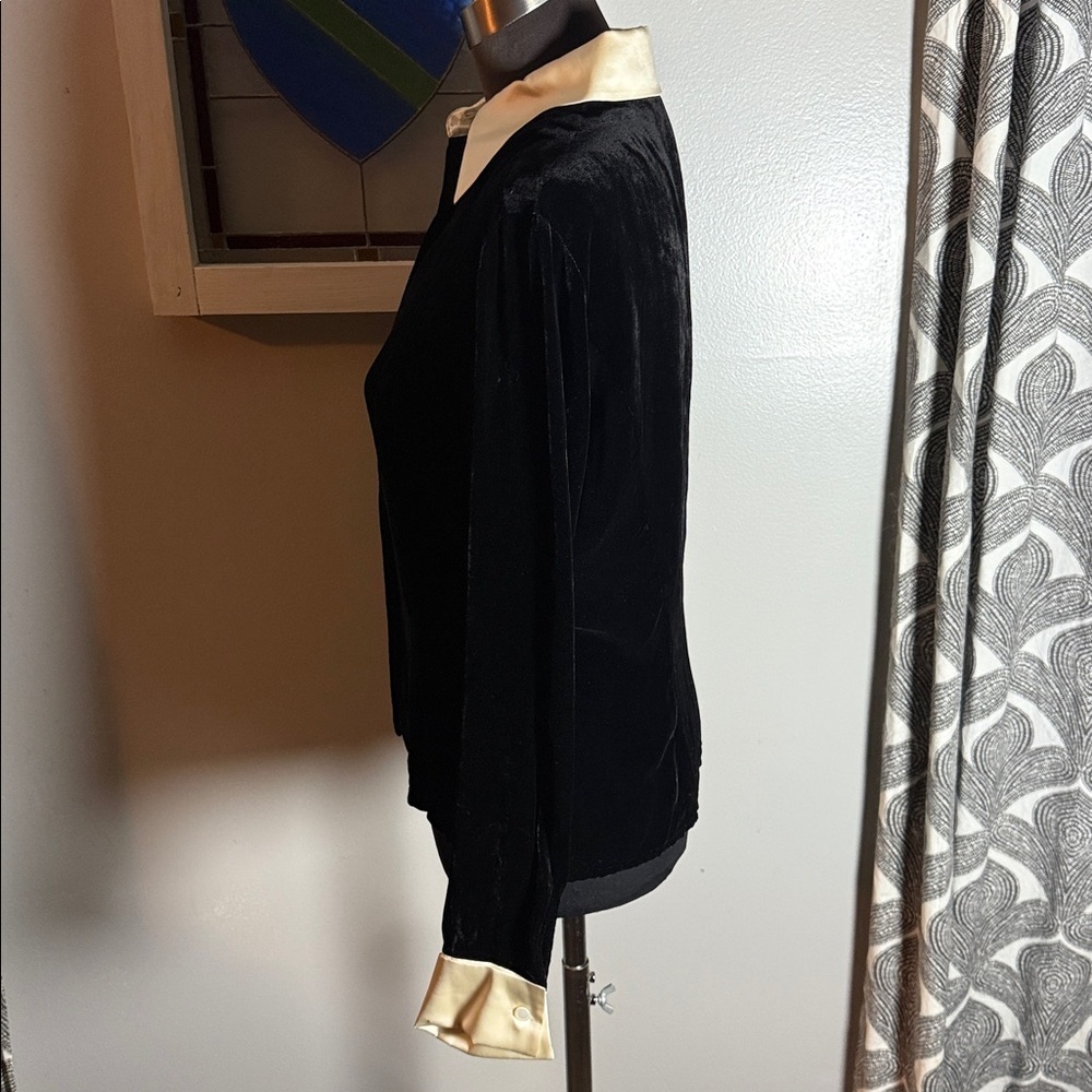 Ralph Lauren Vintage Black Velvet Blouse with Ivory Silk Collar & Cuffs SZ 8 - Picture 3 of 10